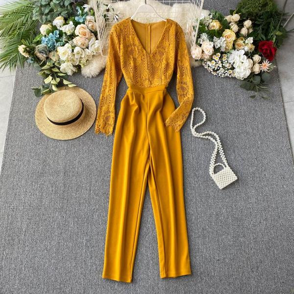 Salopeta de dama moderna cu decolteu spitz si dantela in diferite culori