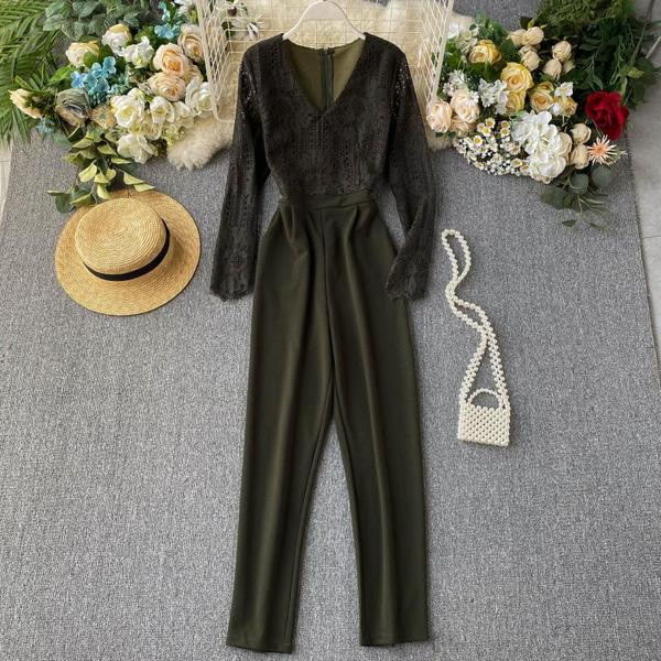 Salopeta de dama moderna cu decolteu spitz si dantela in diferite culori