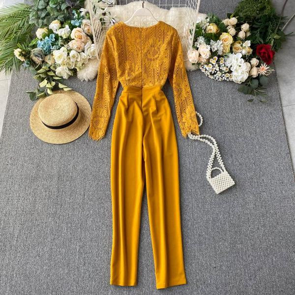 Salopeta de dama moderna cu decolteu spitz si dantela in diferite culori