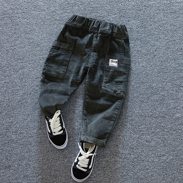 Pantaloni copii in trei culori cu buzunare pentru baieti