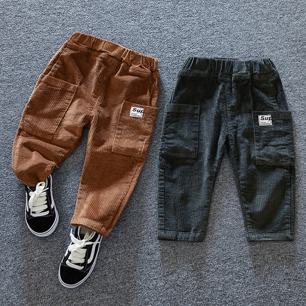 Pantaloni copii in trei culori cu buzunare pentru baieti