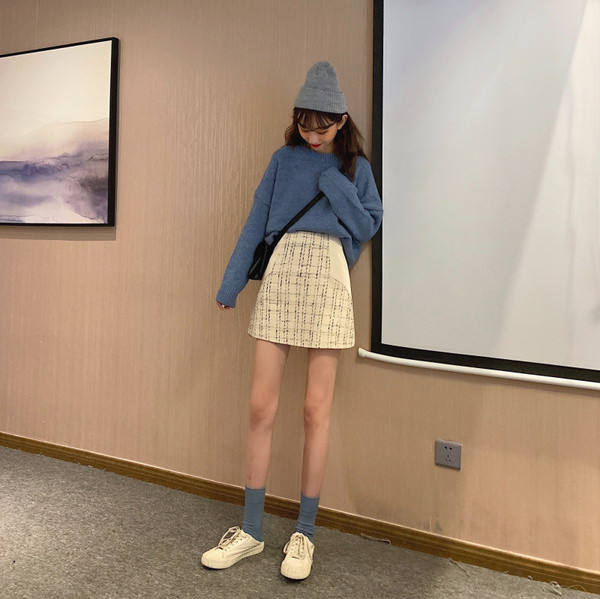 Női modern kockás szoknya két színben, magas derékkal