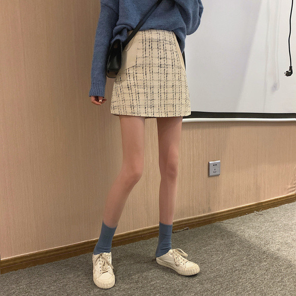 Női modern kockás szoknya két színben, magas derékkal