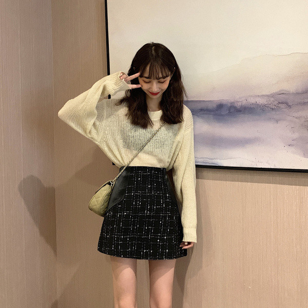 Női modern kockás szoknya két színben, magas derékkal