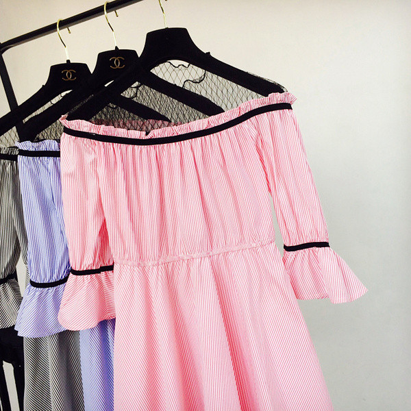 Modern női ruha csipkével - szabású modell több színben