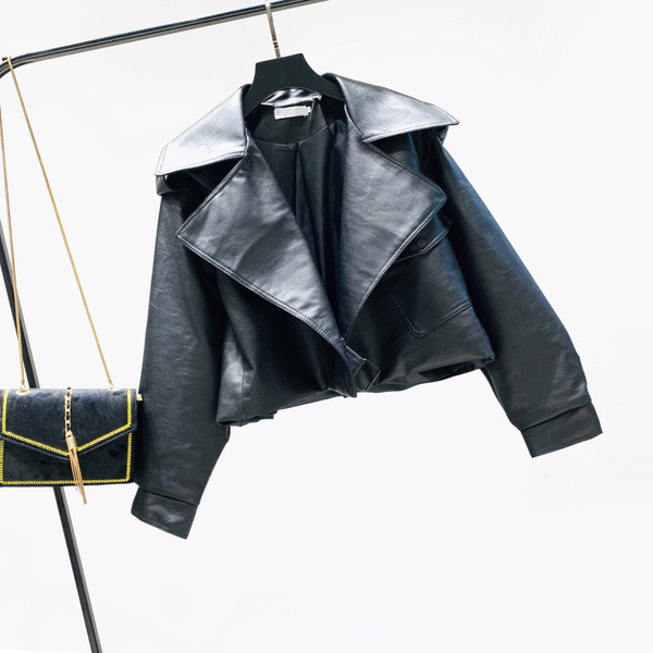 Női bőrdzseki spitz nyakkivágással, fekete színben