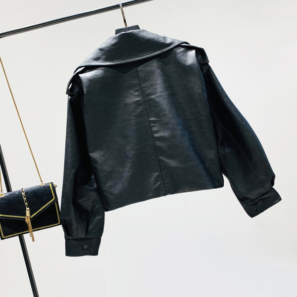 Női bőrdzseki spitz nyakkivágással, fekete színben