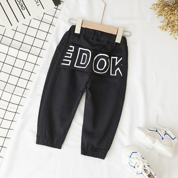 Modern gyerek nadrág fiúknak három színben felirattal és nyakkendővel
