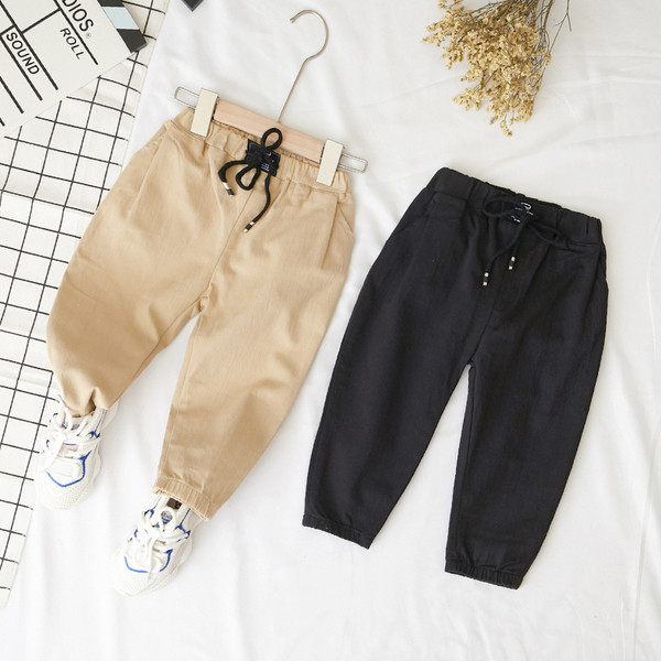 Modern gyerek nadrág fiúknak három színben felirattal és nyakkendővel