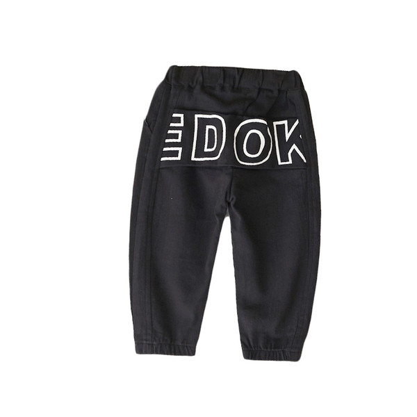 Modern gyerek nadrág fiúknak három színben felirattal és nyakkendővel