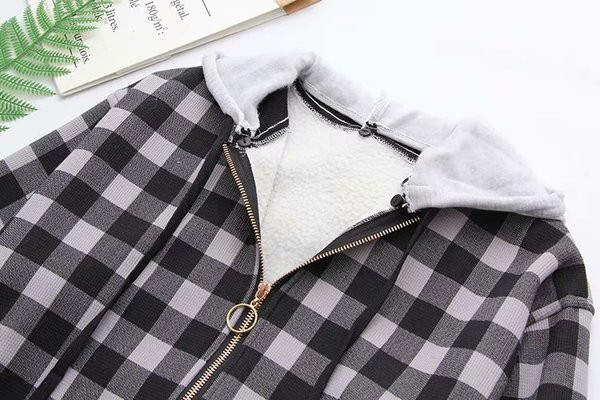 Hétköznapi női kockás pulóver kapucnival és nyakkendővel két színben