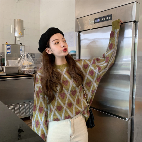 Μοντέρνο γυναικείο πουλόβερ σε δύο χρώματα με οβάλ ντεκολτέ