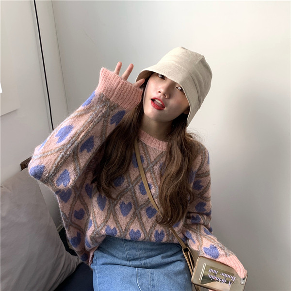 Μοντέρνο γυναικείο πουλόβερ σε δύο χρώματα με οβάλ ντεκολτέ