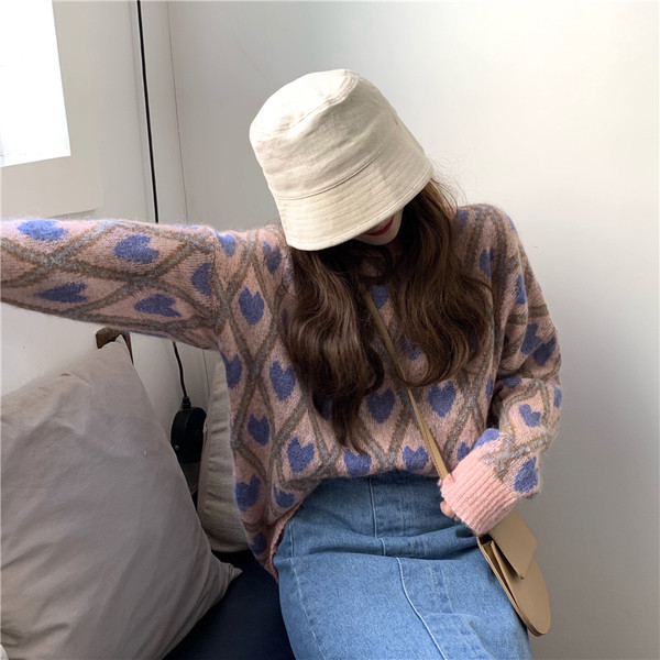 Μοντέρνο γυναικείο πουλόβερ σε δύο χρώματα με οβάλ ντεκολτέ