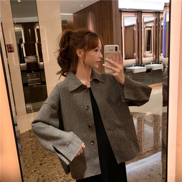 Modern női rövidkabát két színben széles modellben