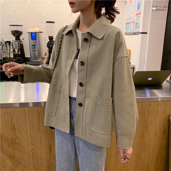 Modern női rövidkabát két színben széles modellben