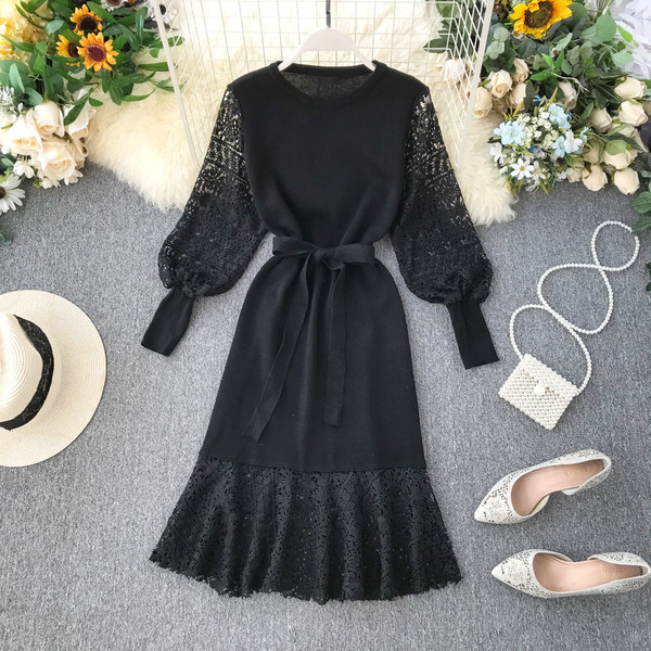 Modern női ruha csipke elemmel és O-nyakkal