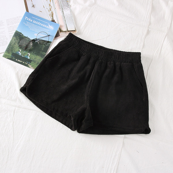 Csíkos, zsebes női rövidnadrág új modellje több színben