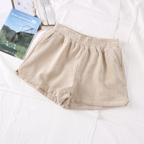 Csíkos, zsebes női rövidnadrág új modellje több színben