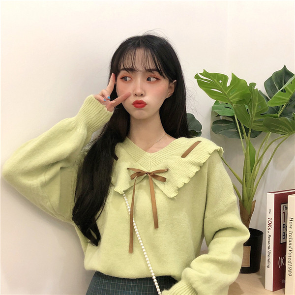 Bluză de damă modernă cu decolteu spitz în două culori