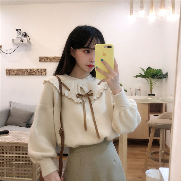 Bluză de damă modernă cu decolteu spitz în două culori