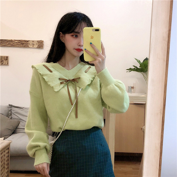 Bluză de damă modernă cu decolteu spitz în două culori