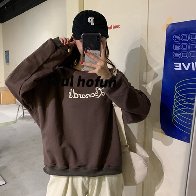 Lezser női blúz felirattal, ovális nyakkivágással több színben