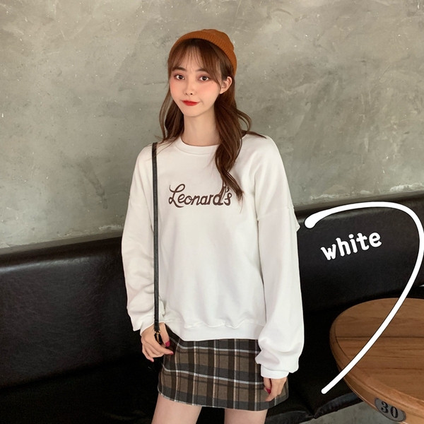 Lezser női blúz felirattal, ovális nyakkivágással több színben