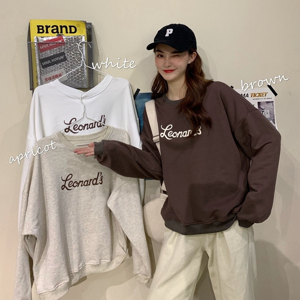 Lezser női blúz felirattal, ovális nyakkivágással több színben