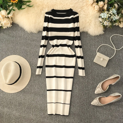 Alkalmi női csíkos ruha kerek nyakkivágással