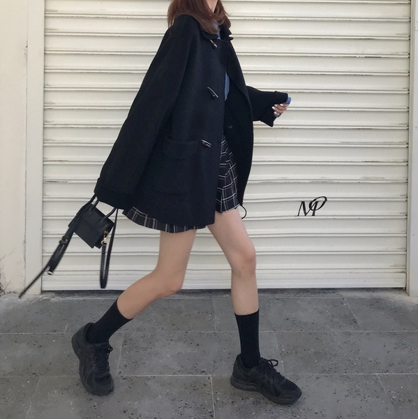 Дамско модерно дълго палто в два цвята с копчета