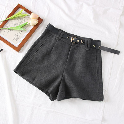 Új modell modern női rövidnadrág zsebekkel és övvel