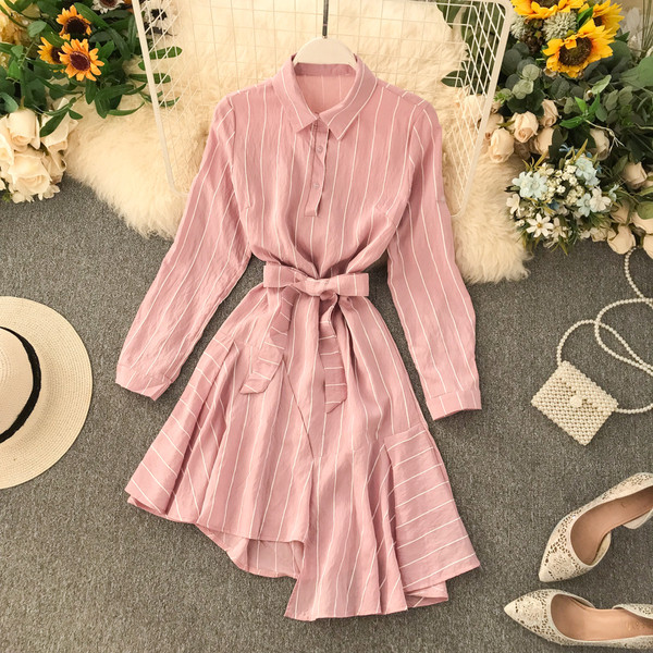 Aszimmetrikus modell női ruha típusú ing övvel több színben