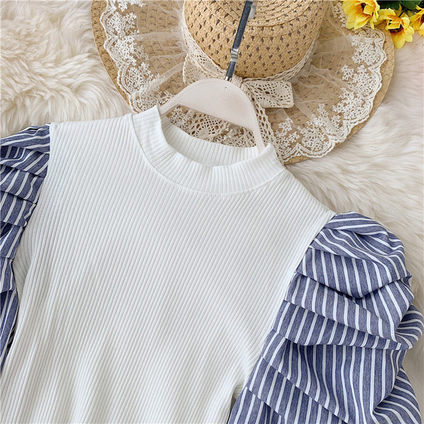 Bluză de damă modernă cu mâneci largi în alb și negru