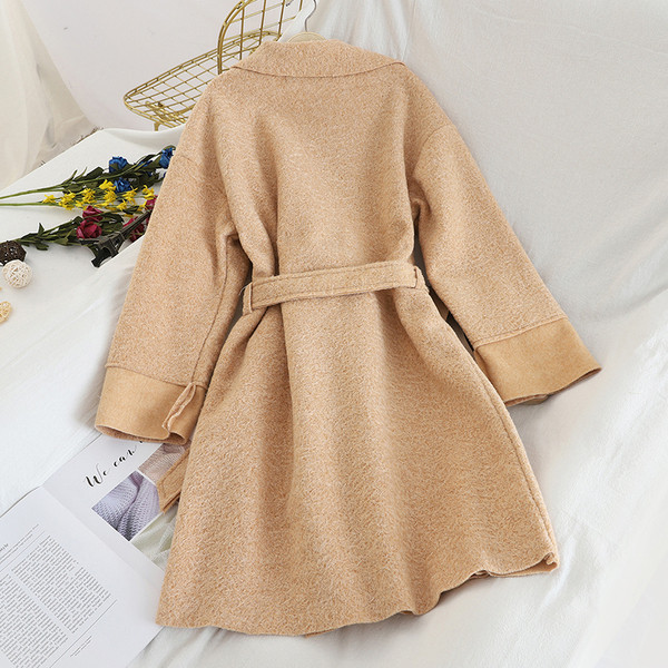 Stílusos női kabát övvel, négy színben