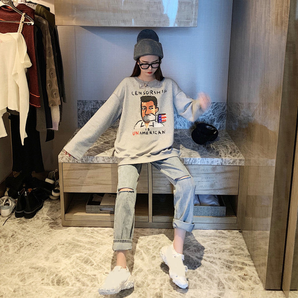 Női alkalmi blúz szürke színben, rátéttel