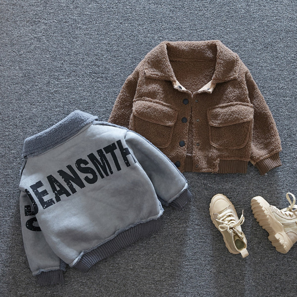 Gyerek dzseki fiúknak szürke és barna színben, felirattal