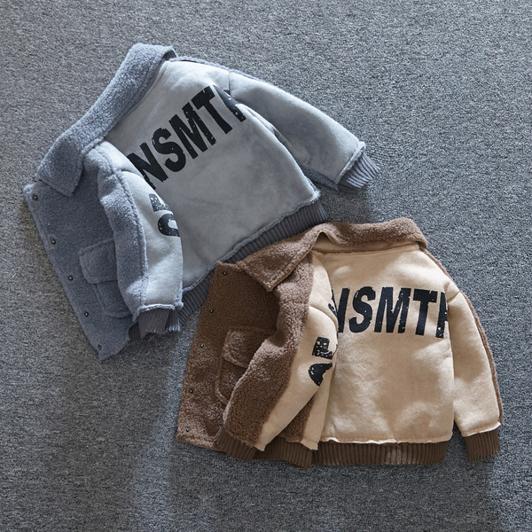 Gyerek dzseki fiúknak szürke és barna színben, felirattal