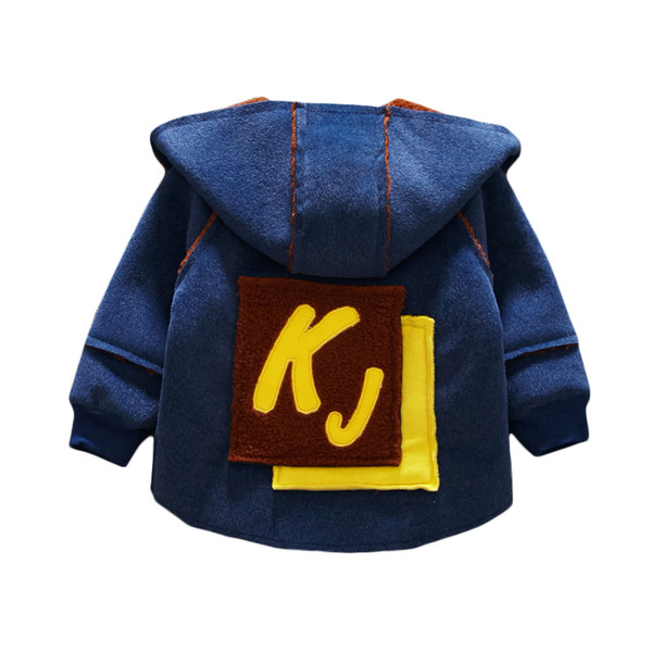 Modern gyerekkabát fiúknak két színben kapucnival és zsebekkel