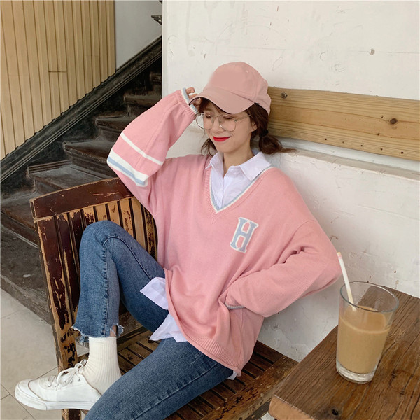 Női alkalmi blúz spitz nyakkivágással, két színben