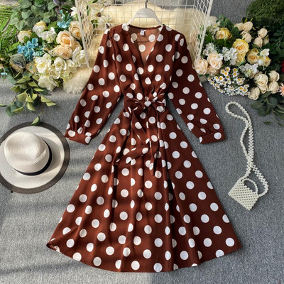 Μοντέρνο γυναικείο φόρεμα με λαιμόκοψη σε διάφορα χρώματα