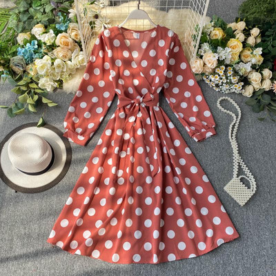 Μοντέρνο γυναικείο φόρεμα με λαιμόκοψη σε διάφορα χρώματα