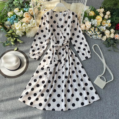 Μοντέρνο γυναικείο φόρεμα με λαιμόκοψη σε διάφορα χρώματα