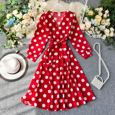 Μοντέρνο γυναικείο φόρεμα με λαιμόκοψη σε διάφορα χρώματα