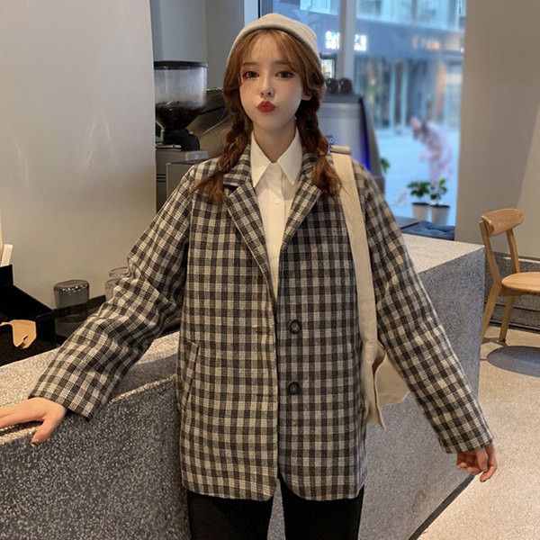 Дамско модерно карирано палто с копчета