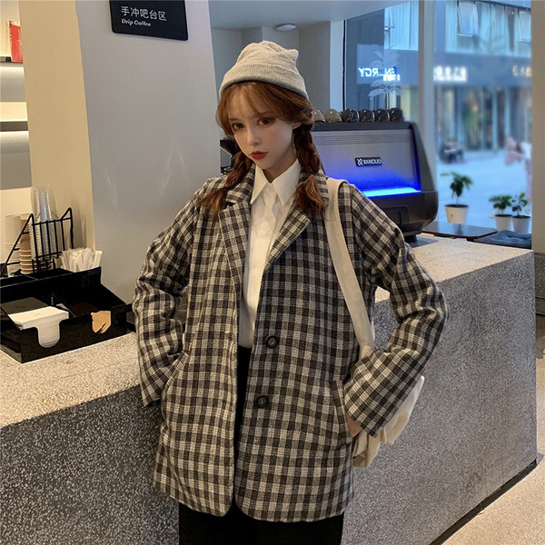 Дамско модерно карирано палто с копчета