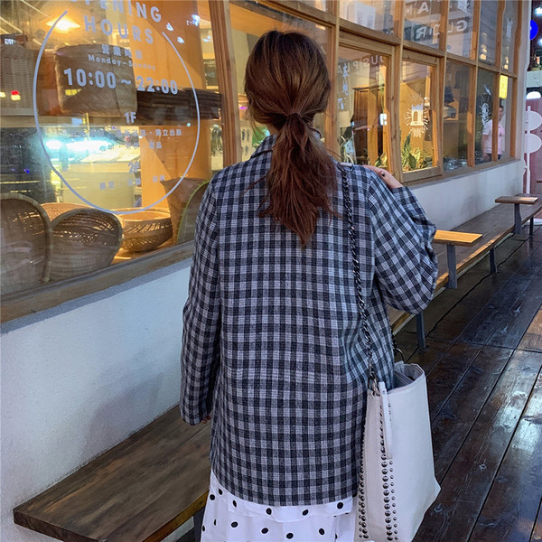 Дамско модерно карирано палто с копчета