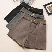 Női rövidnadrág több színben, zsebekkel, magas derékkal