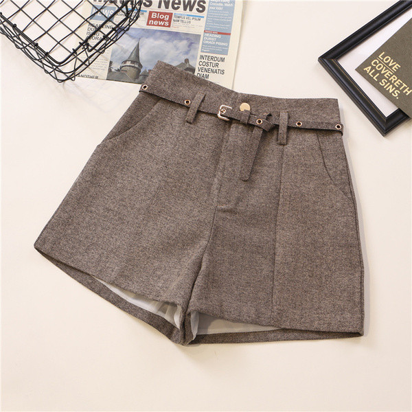 Női rövidnadrág több színben, zsebekkel, magas derékkal