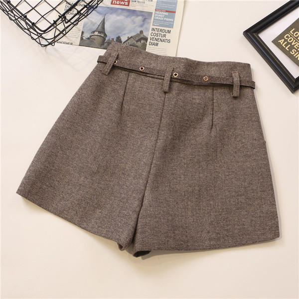 Női rövidnadrág több színben, zsebekkel, magas derékkal